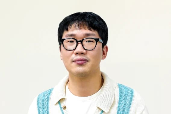 박진욱